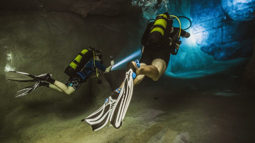 Plongée en grotte