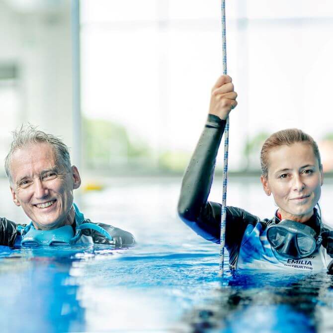 Nurkowanie w basenie