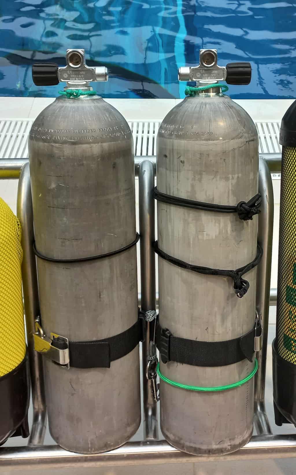 Sidemount cylinders