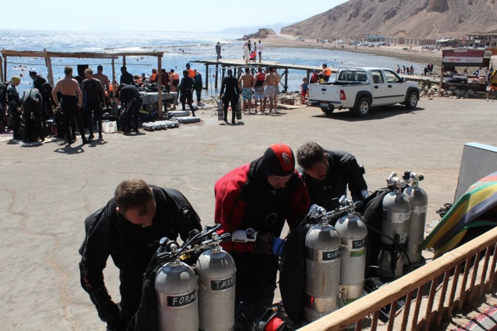 Twin diving cylinders with Trimix