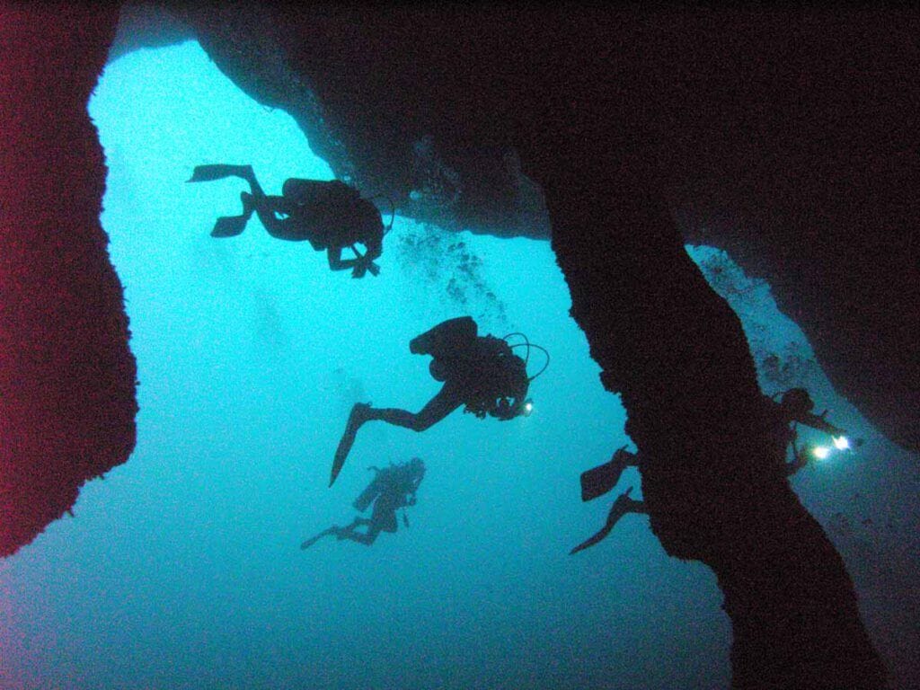 Potápění s modrou dírou v Belize