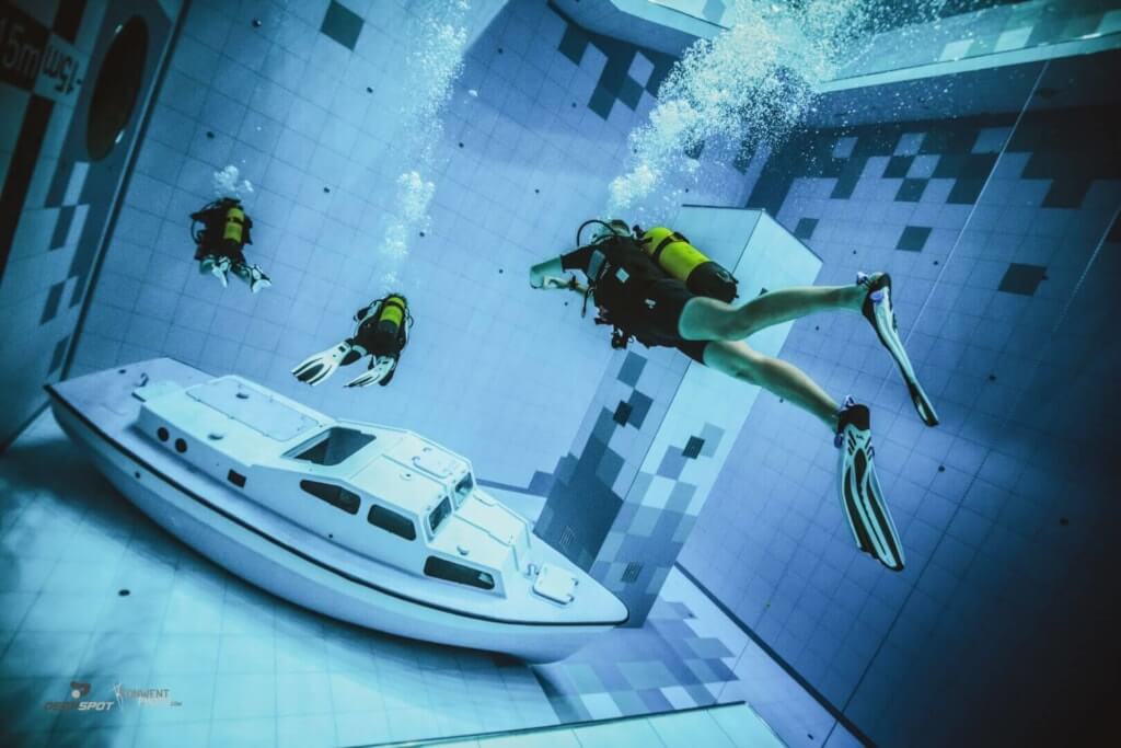 Underwater wreck in Deepspot pool