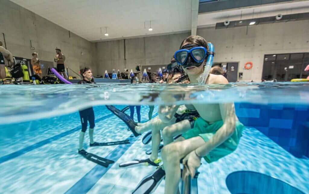 Bucea en la piscina Deepspot