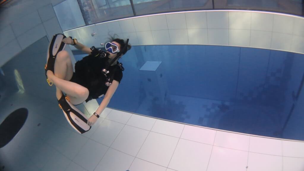 Cvičení pod vodou - potápění v bazénu Deepspot