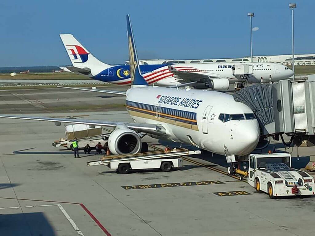 Samolot singapore airlines przed odlotem